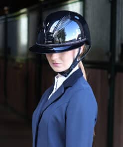 Lami-Cell Helmet Alicia. Ratsakiiver Alicia läikiva viimistlusega ja mustade kristallidega.