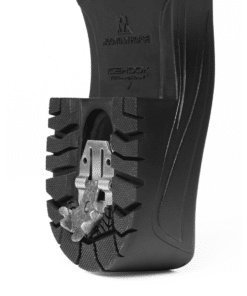 Mustad veekindlad talvised ratsasaapad, 3M Thinsulate™ isolatsiooniga, Ice Hook Technology™ jääkonksuga.