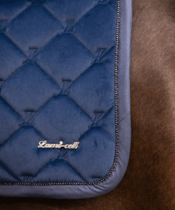 Koolisõiduvaltrap Galaxy Velvet 3D velvetist, 5 mm tiheda vahuga ja bambussöekiust voodriga.