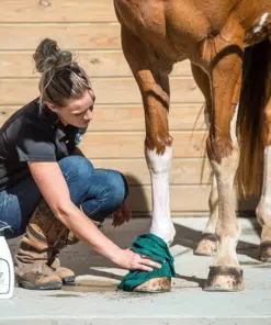 Cowboy Magic® Greenspot Remover – eemaldab sõnniku- ja uriiniplekid hobuse karvastikust.