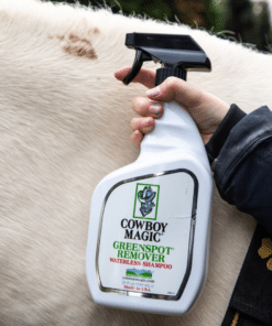 Cowboy Magic® Greenspot Remover – eemaldab sõnniku- ja uriiniplekid hobuse karvastikust.