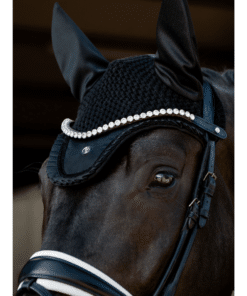 PS of Sweden Ruffle kõrvad – elastsed, käsitsi heegeldatud ja antibakteriaalse viimistlusega hobuse kõrvakaitsmed.