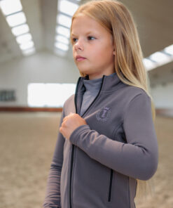 Imperial Riding laste ratsutamispusa Cashny kahe hobuse tikandiga