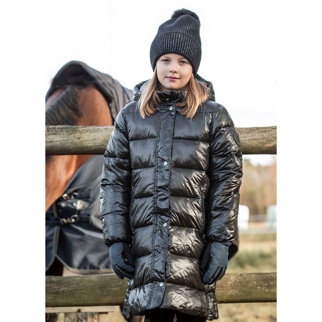 Mountain Horse Irma laste must talvemantel lapsel seljas