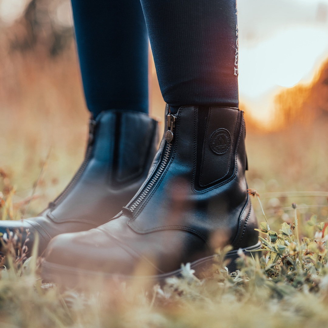 Mountain Horse Wild River Zip veekindel musta värvi paddock- täisnahast poolsaabas.